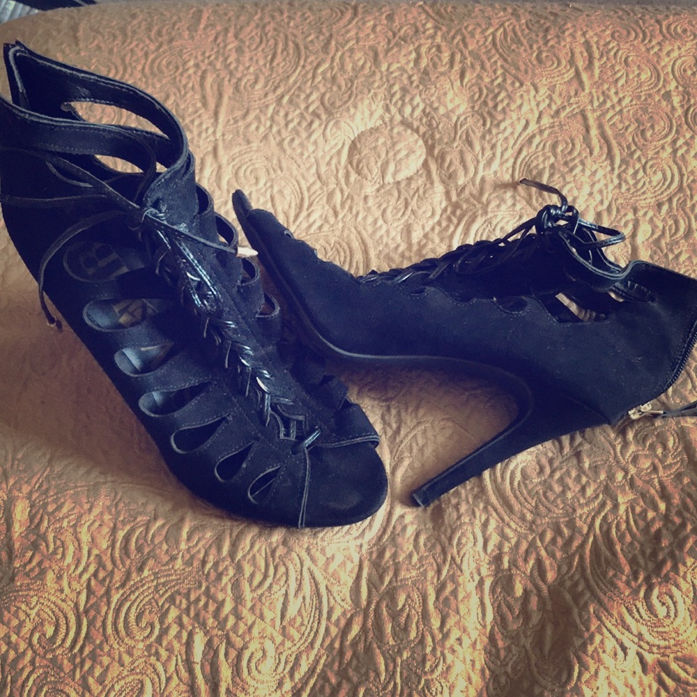 Black Heels/Pumps